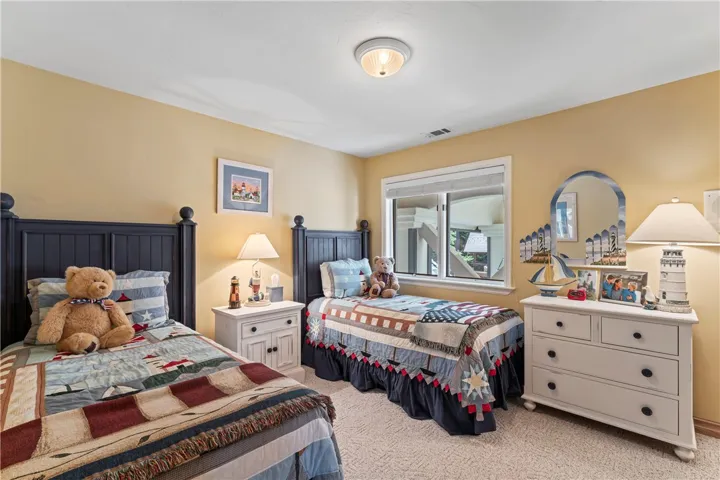 27780 High Knoll Road, Lake Arrowhead, California 92352