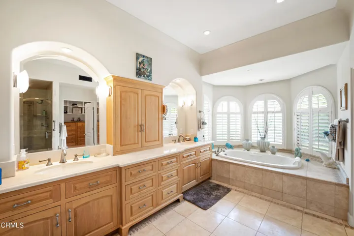 273 N Catalina St MLS-35