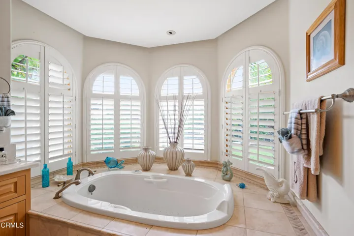 273 N Catalina St MLS-37