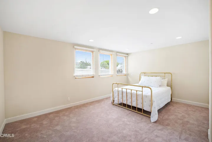 273 N Catalina St MLS-42