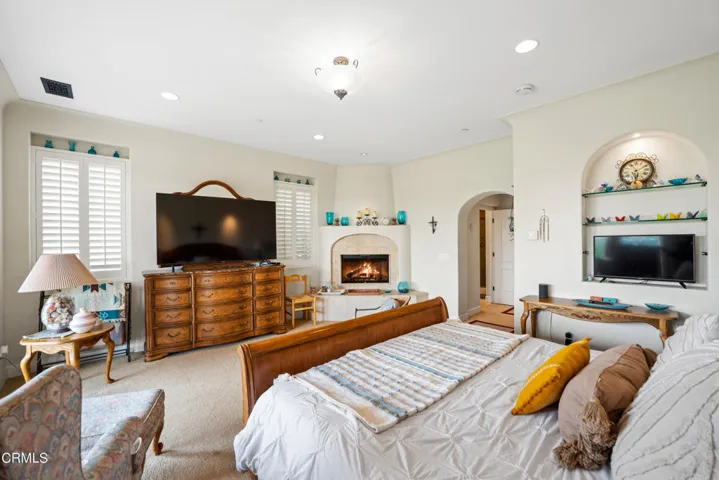 273 N Catalina St MLS-40