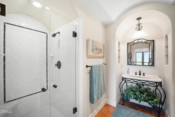 273 N Catalina St MLS-33