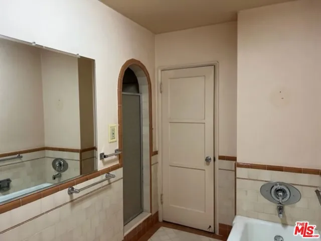 Bathroom - reverse angle