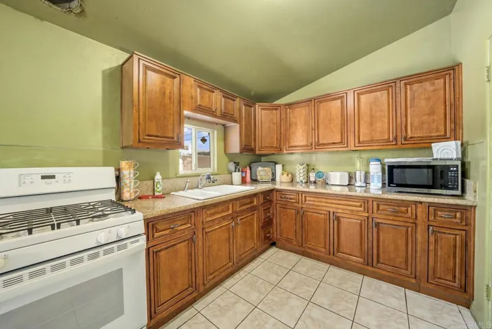 43976 Sola Street, Indio, California 92201