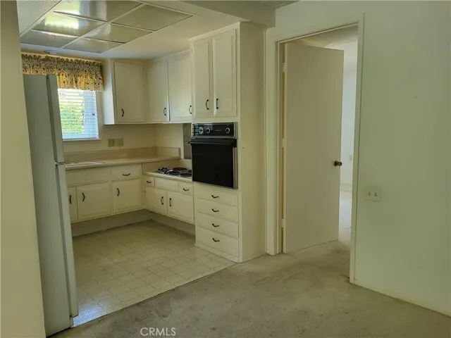 Original kitchen, neat and clean