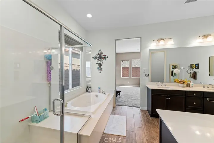 Extra storage space/counter top area in bathroom