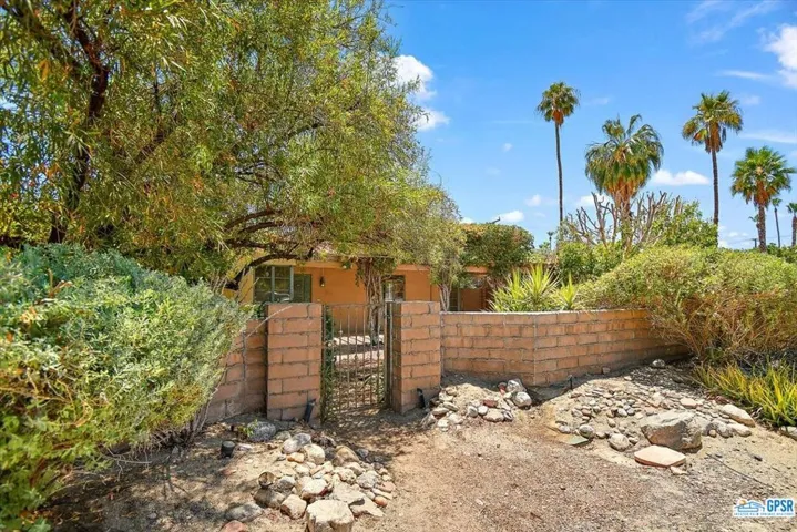 654 S Camino Real, Palm Springs, California 92264