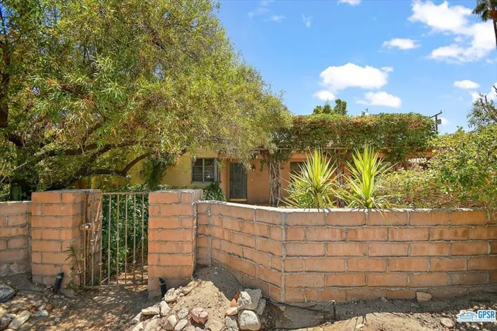 654 S Camino Real, Palm Springs, California 92264