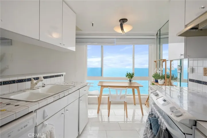 565 Esplanade 108, Redondo Beach, California 90277