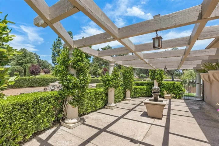 another patio with fountain
