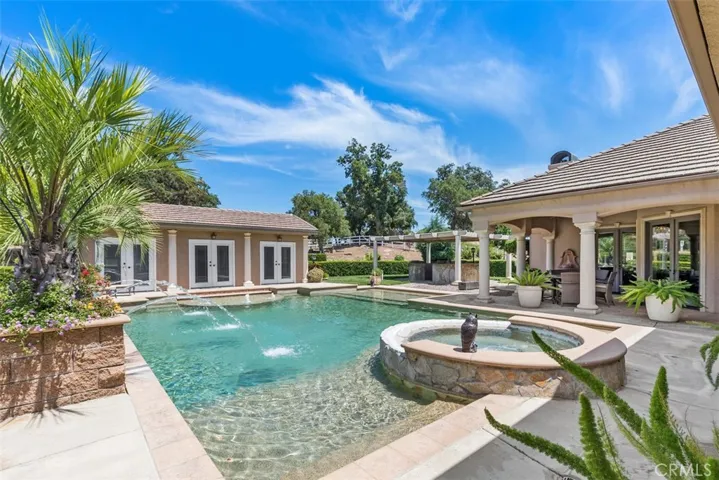 19495 Calle Juanito, Murrieta, California 92562