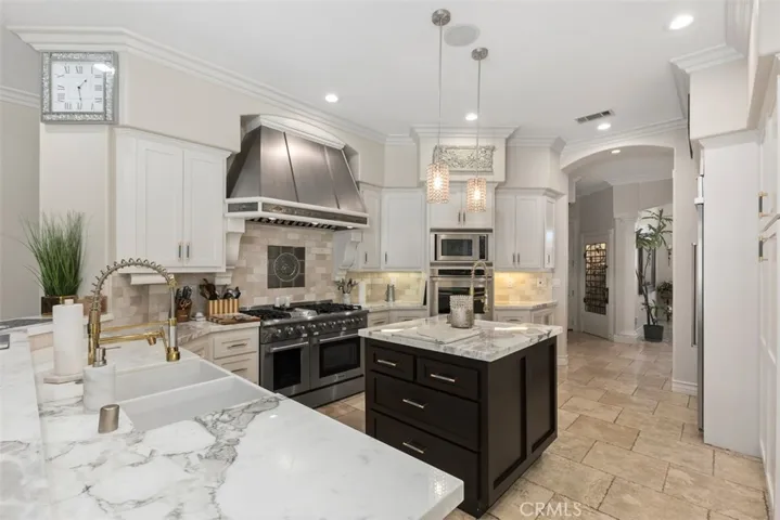 19495 Calle Juanito, Murrieta, California 92562