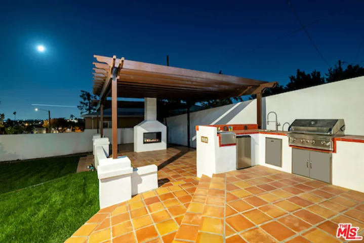 4900 Angeles Vista Boulevard, View Park, California 90043