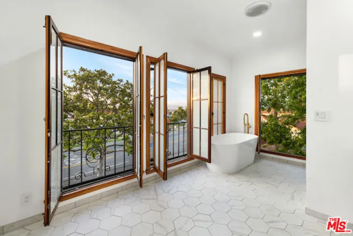 4900 Angeles Vista Boulevard, View Park, California 90043