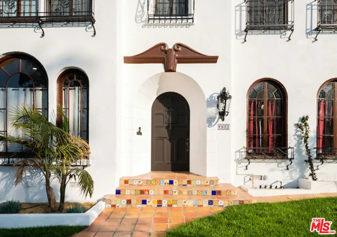 4900 Angeles Vista Boulevard, View Park, California 90043