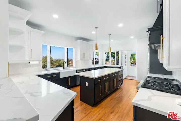 4900 Angeles Vista Boulevard, View Park, California 90043