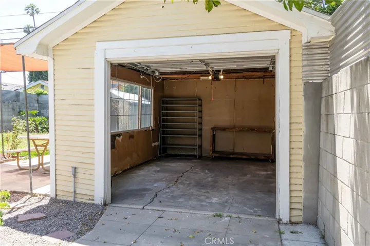 3833 2nd Avenue, Leimert Park, California 90008