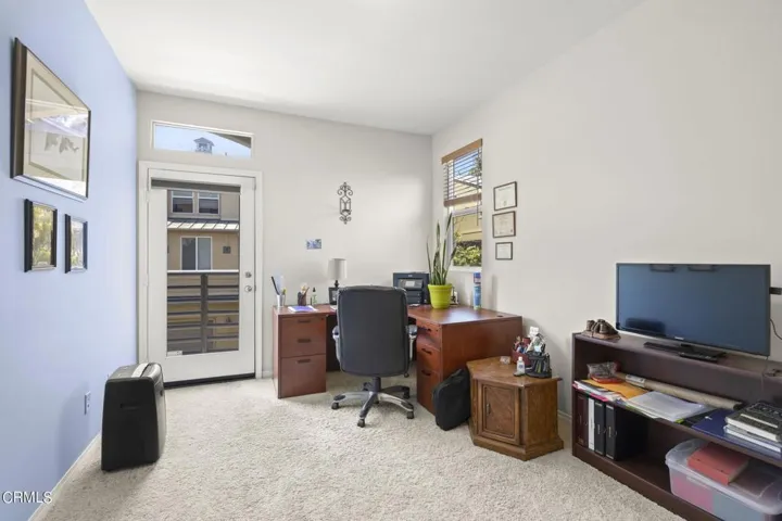 24-web-or-mls-Upmarketmedia_565She-96