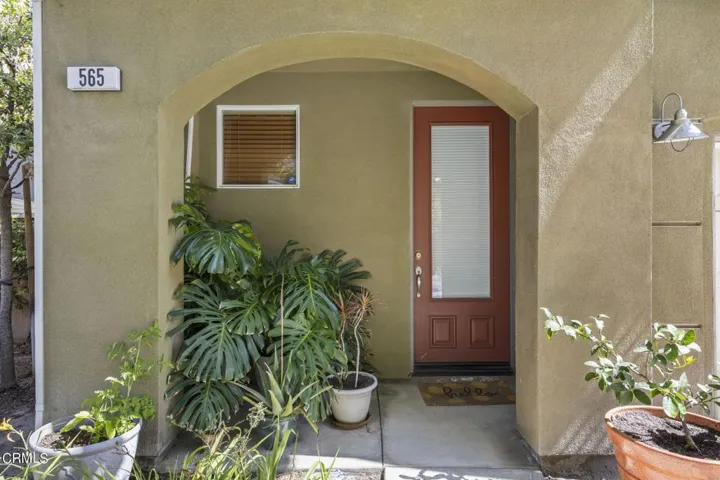 4-web-or-mls-Upmarketmedia_565She-11