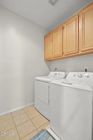 27-web-or-mls-Upmarketmedia_565She-102