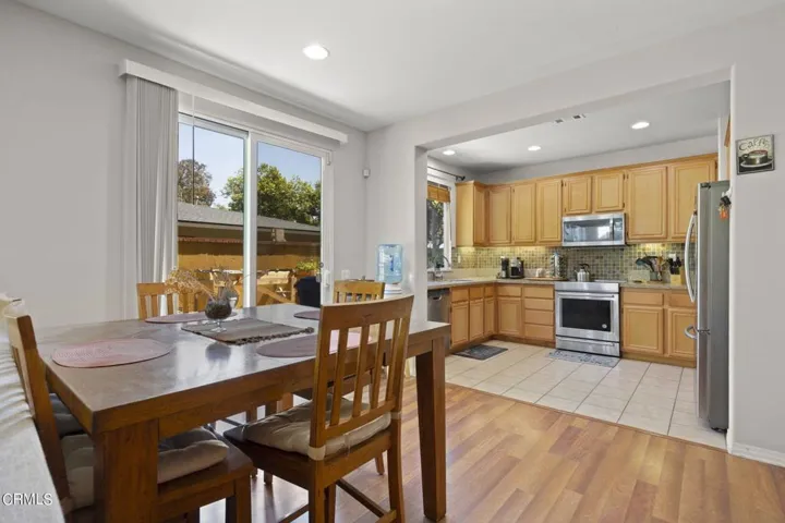 10-web-or-mls-Upmarketmedia_565She-39