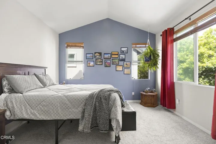 15-web-or-mls-Upmarketmedia_565She-66