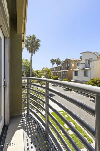 25-web-or-mls-Upmarketmedia_565She-98