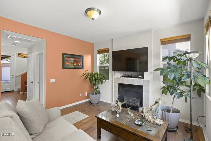 8-web-or-mls-Upmarketmedia_565She-30