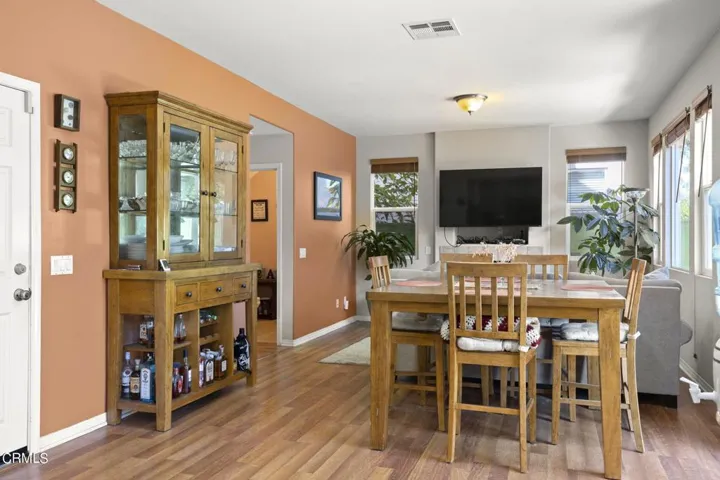 13-web-or-mls-Upmarketmedia_565She-51