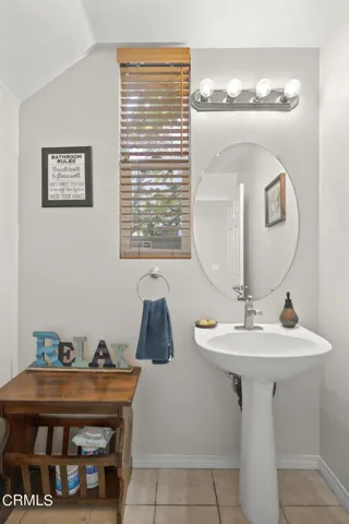 26-web-or-mls-Upmarketmedia_565She-54