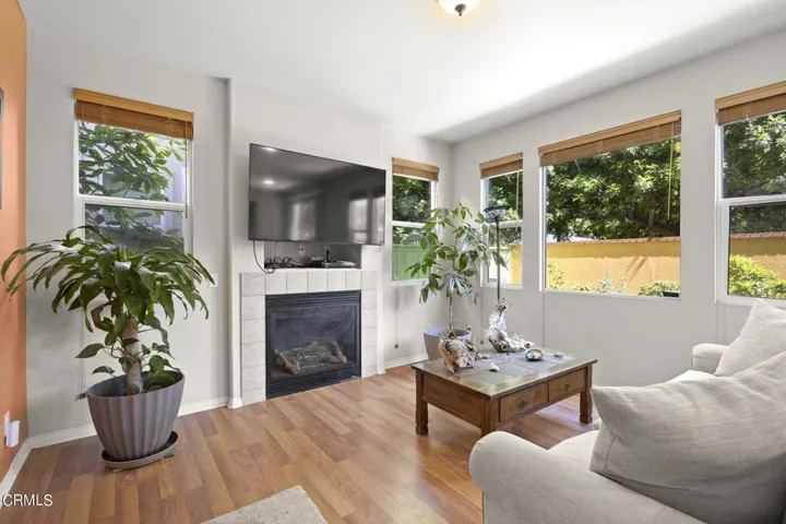 7-web-or-mls-Upmarketmedia_565She-27