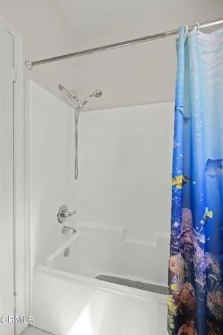 23-web-or-mls-Upmarketmedia_565She-90