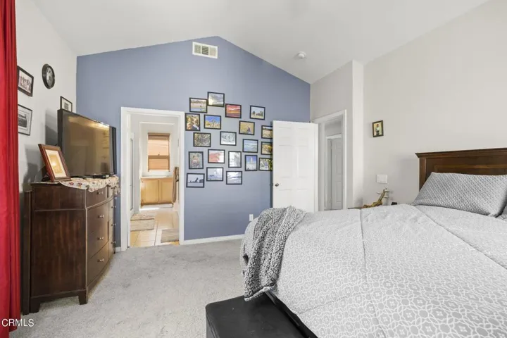 16-web-or-mls-Upmarketmedia_565She-69