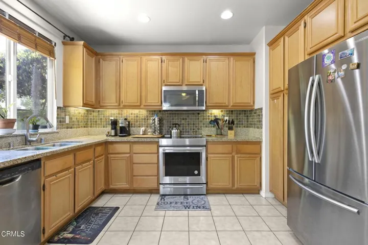 11-web-or-mls-Upmarketmedia_565She-42