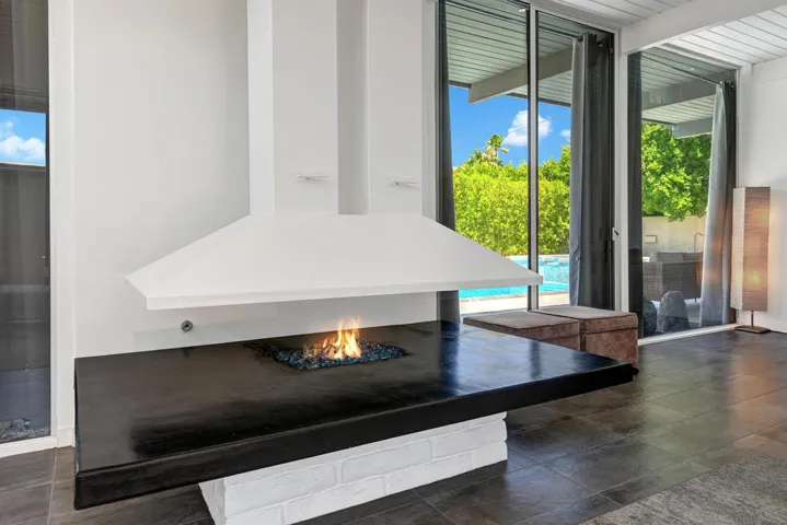 FIREPLACE.jpg mls