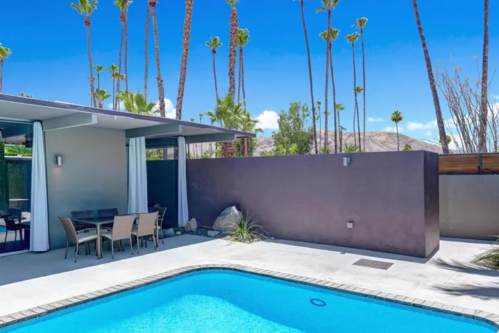 OVER POOL TO PATIO TABLE.jpg mls