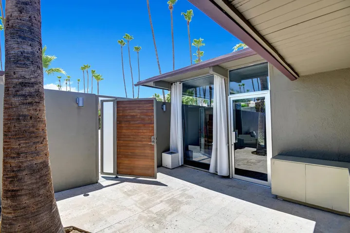 COURT YARD.jpg mls