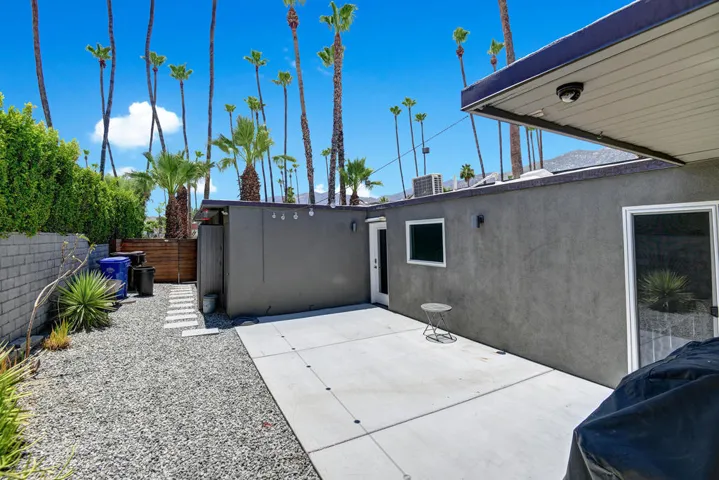 SIDE YARD.jpg mls