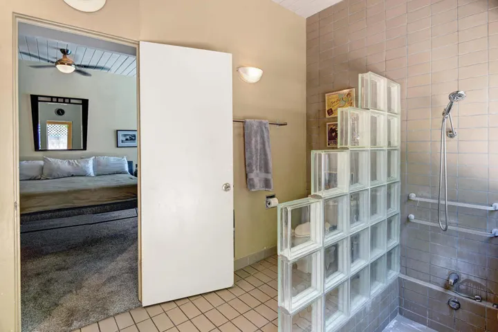 MAIN BATHROOM REVERSE.jpg mls