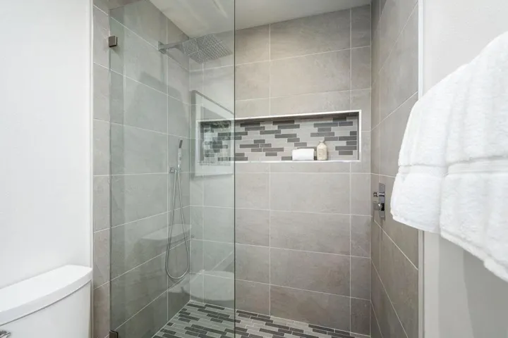 45-web-or-mls-NC_Tiffany_OPMG_0723_199