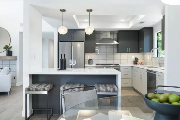 27-web-or-mls-NC_Tiffany_OPMG_0723_181