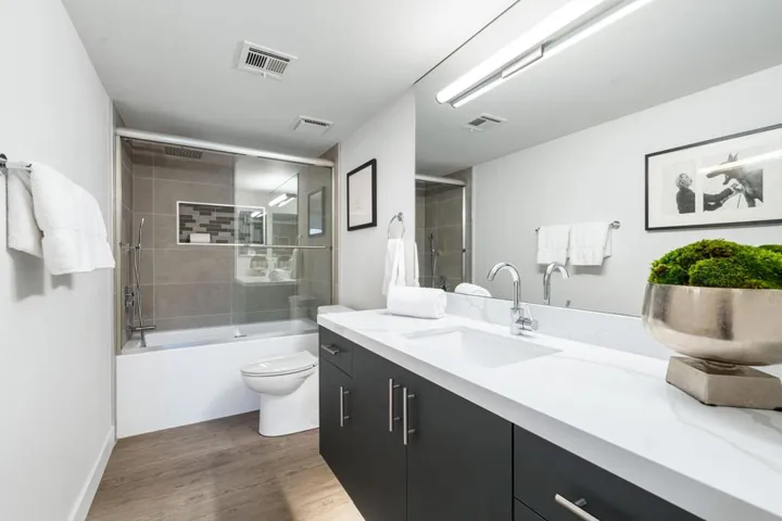 49-web-or-mls-NC_Tiffany_OPMG_0723_203