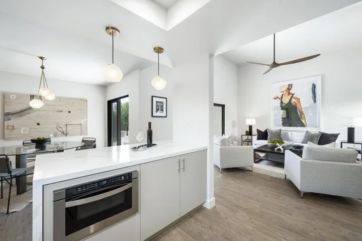 31-web-or-mls-NC_Tiffany_OPMG_0723_185