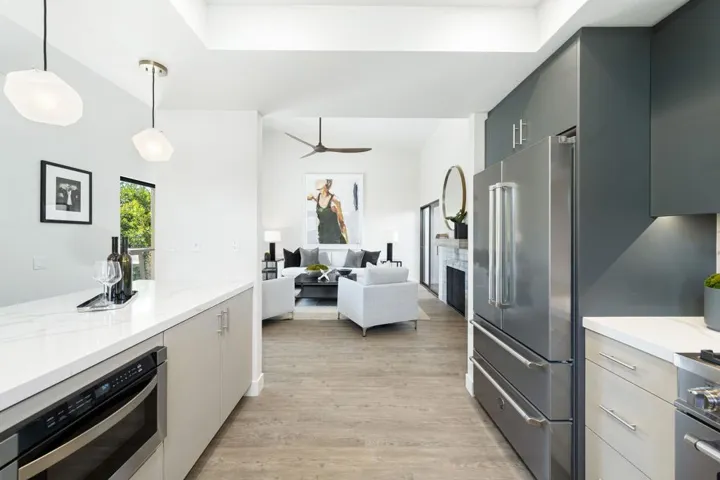 30-web-or-mls-NC_Tiffany_OPMG_0723_184