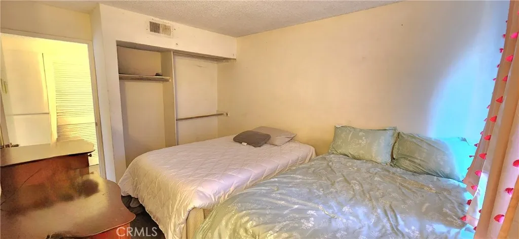 9210 Van Nuys Boulevard Unit 14, Van Nuys, California 91402