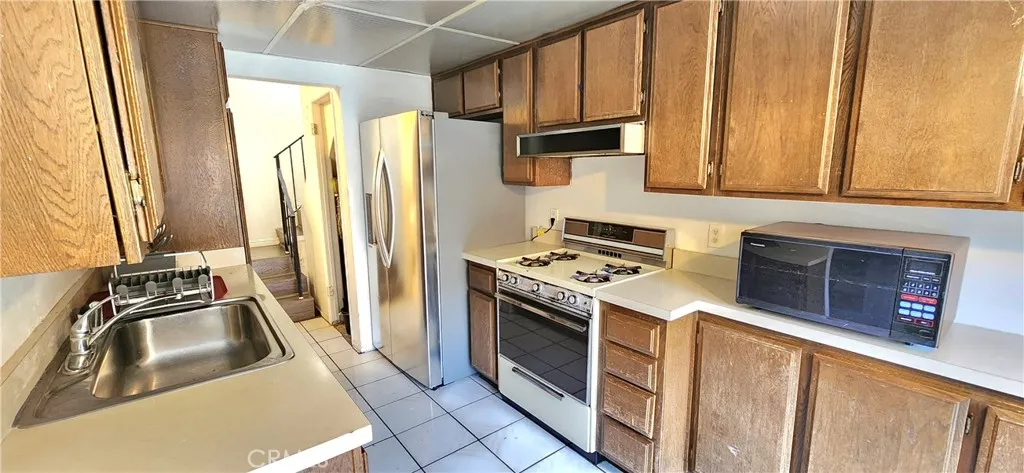 9210 Van Nuys Boulevard Unit 14, Van Nuys, California 91402
