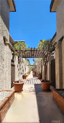 9210 Van Nuys Boulevard Unit 14, Van Nuys, California 91402