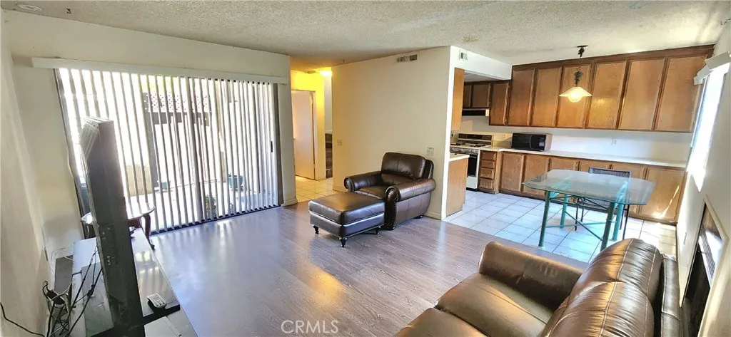 9210 Van Nuys Boulevard Unit 14, Van Nuys, California 91402