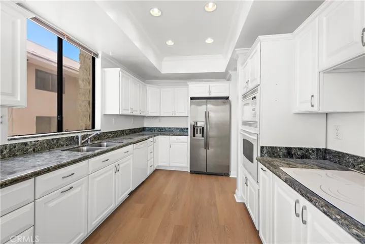 727 Esplanade Unit 307, Redondo Beach, California 90277