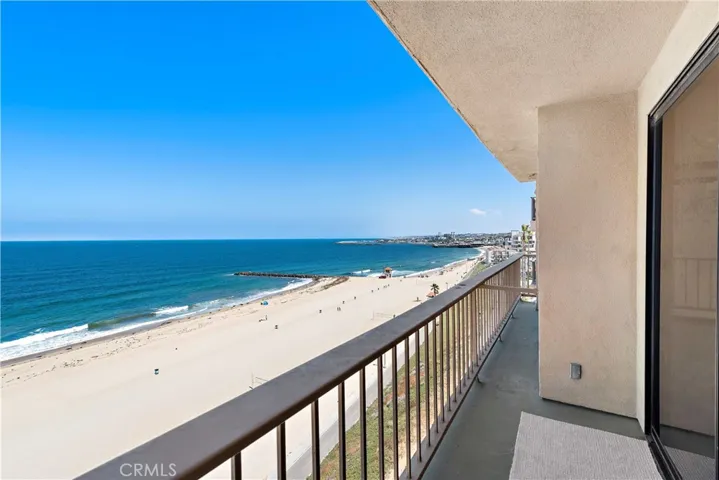 727 Esplanade Unit 307, Redondo Beach, California 90277